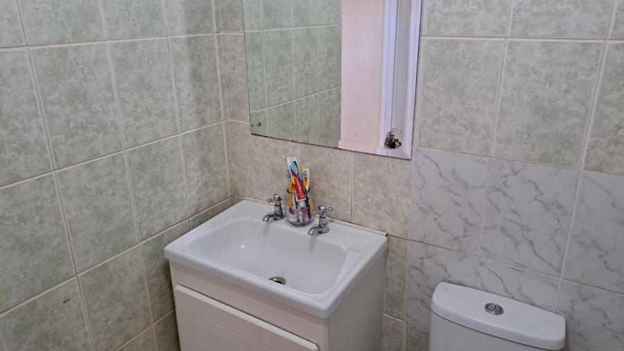 2 Bedroom Property for Sale in Grassy Park Western Cape